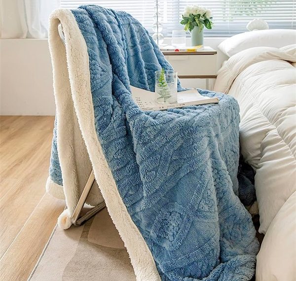 8 Important Factors: How to Personalize a Blanket